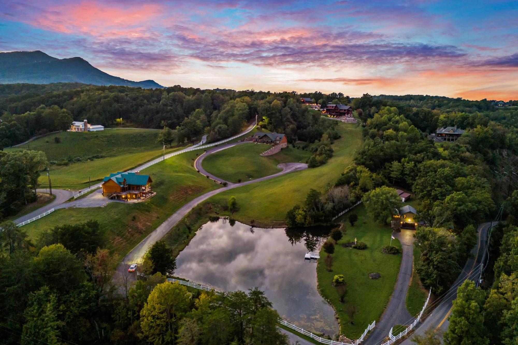 Haven On The Pond Villa พิเจนฟอร์จ ภายนอก รูปภาพ